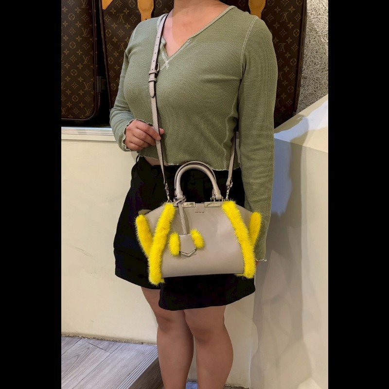 Fendi 淺灰皮革黃色皮草邊兩用小包-2