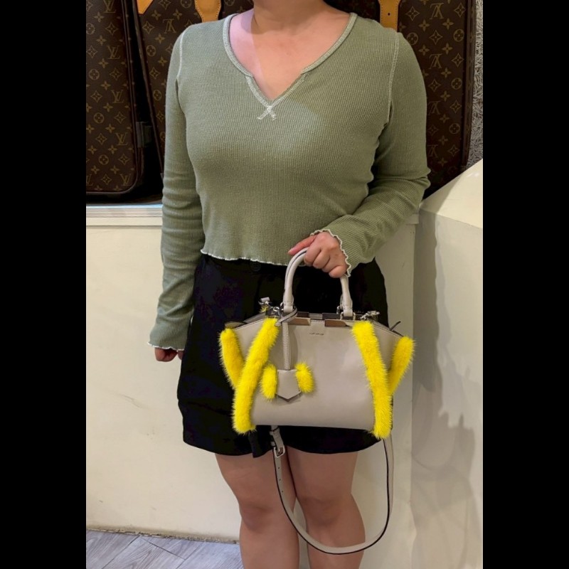 Fendi 淺灰皮革黃色皮草邊兩用小包-3