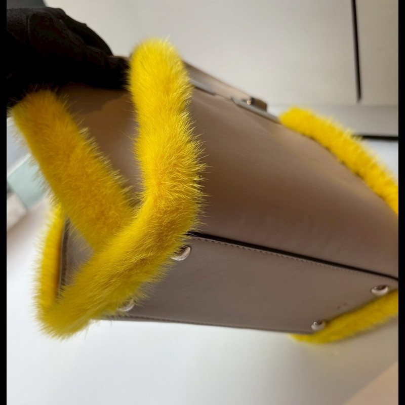 Fendi 淺灰皮革黃色皮草邊兩用小包-9