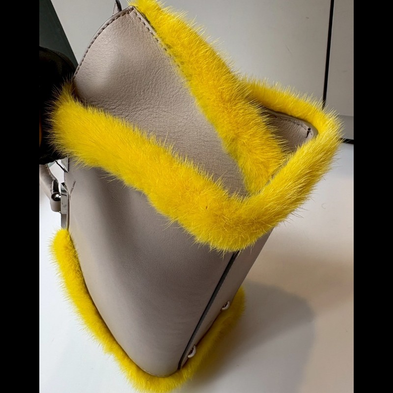 Fendi 淺灰皮革黃色皮草邊兩用小包-12