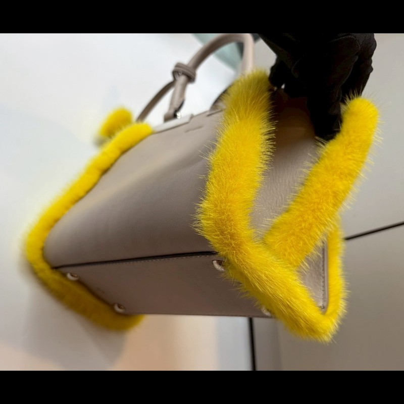 Fendi 淺灰皮革黃色皮草邊兩用小包-18