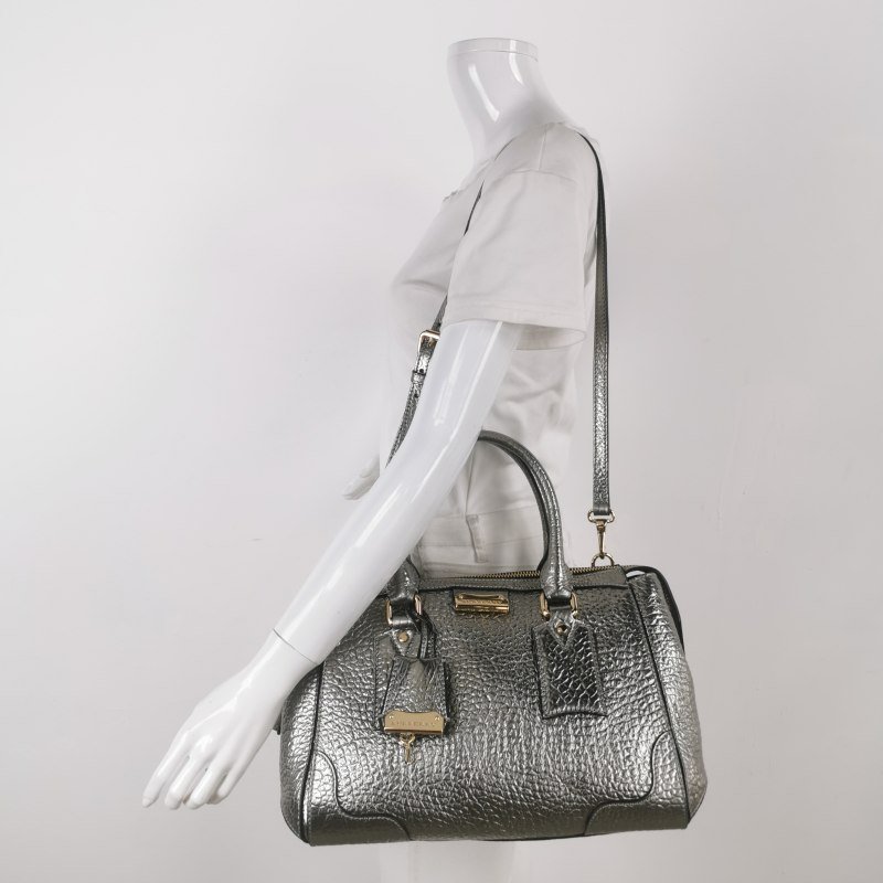 Burberry 牛皮純色字母Logo單肩包-1