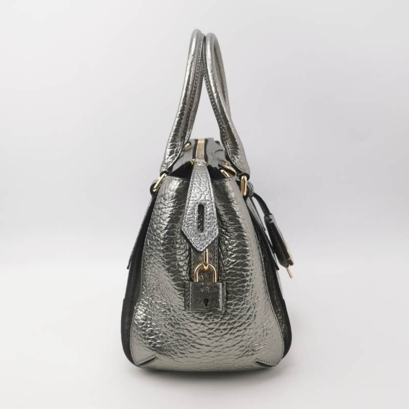 Burberry 牛皮純色字母Logo單肩包-3