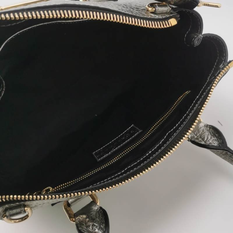 Burberry 牛皮純色字母Logo單肩包-6