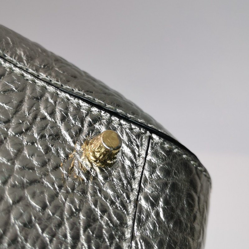 Burberry 牛皮純色字母Logo單肩包-11