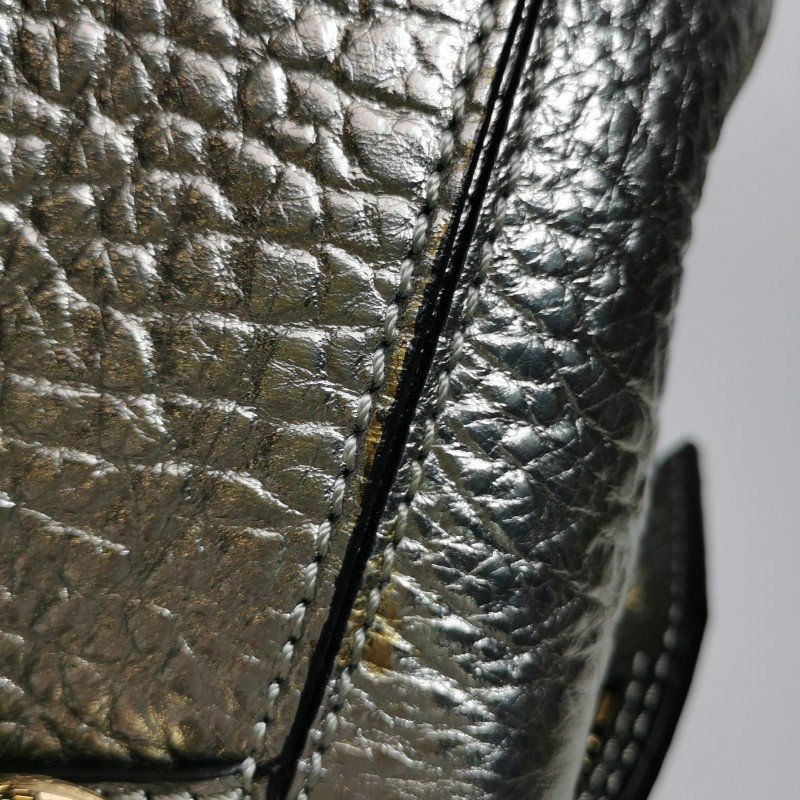 Burberry 牛皮純色字母Logo單肩包-15