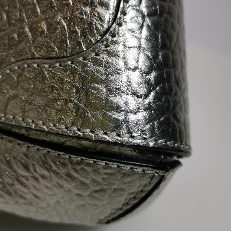 Burberry 牛皮純色字母Logo單肩包-18