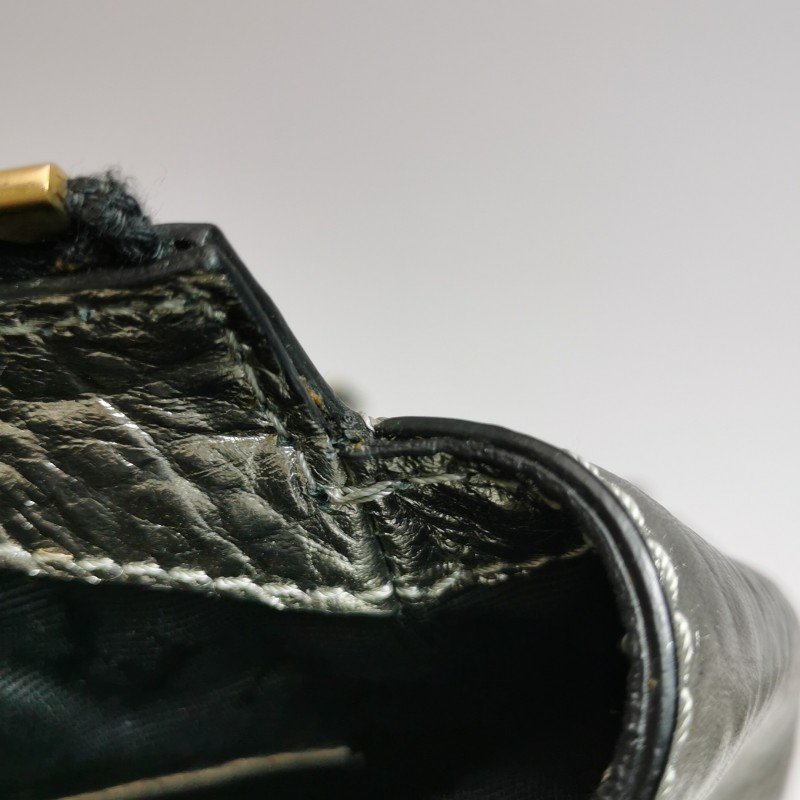 Burberry 牛皮純色字母Logo單肩包-20