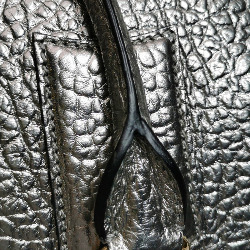 Burberry 牛皮純色字母Logo單肩包-22