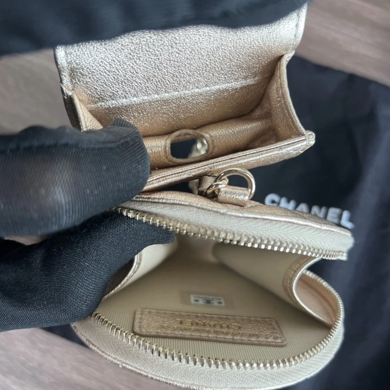 CHANEL vic香檳色金扣子母掛飾零錢包10*10*2 全新閒置配件盒子塵袋-1
