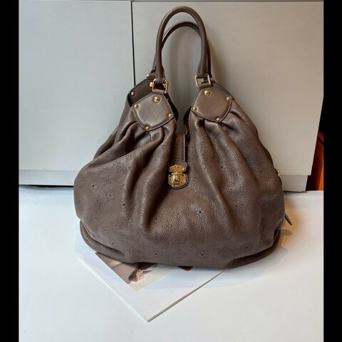 LV 巧克力色雷射洞洞字花皮革托特包 XL