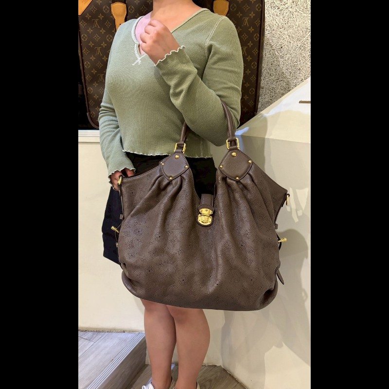 LV 巧克力色雷射洞洞字花皮革托特包 XL-2