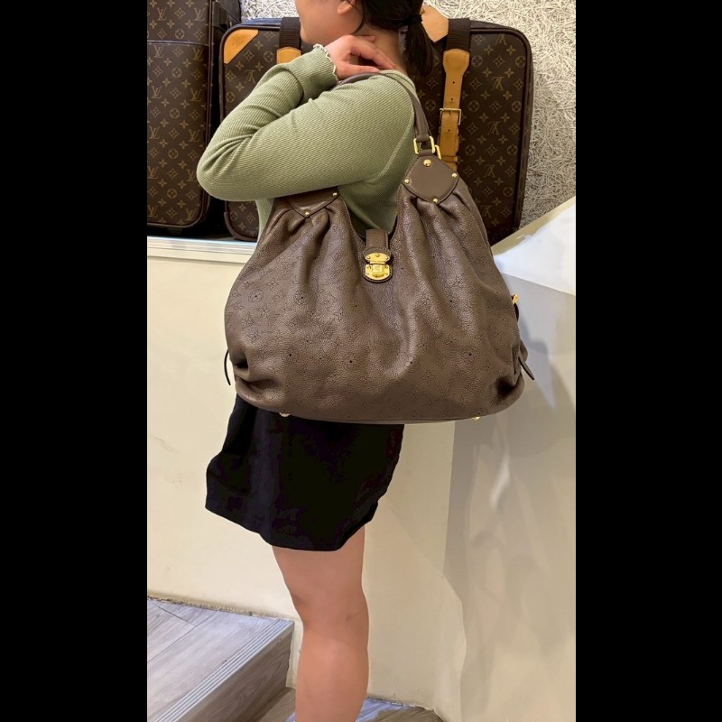 LV 巧克力色雷射洞洞字花皮革托特包 XL-3