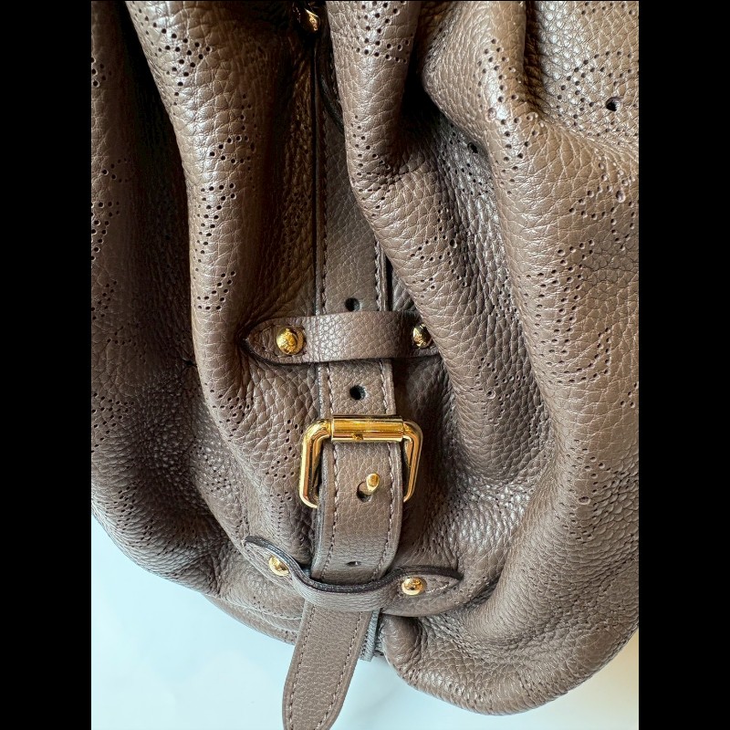 LV 巧克力色雷射洞洞字花皮革托特包 XL-7