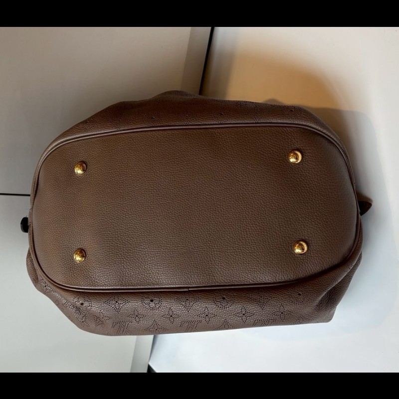 LV 巧克力色雷射洞洞字花皮革托特包 XL-8