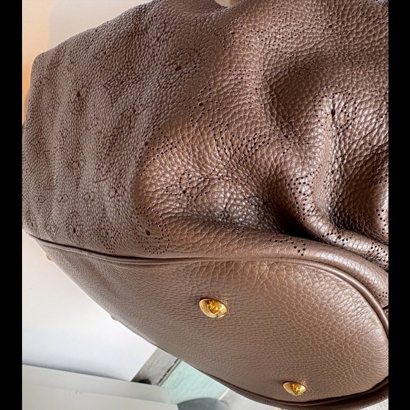 LV 巧克力色雷射洞洞字花皮革托特包 XL-10