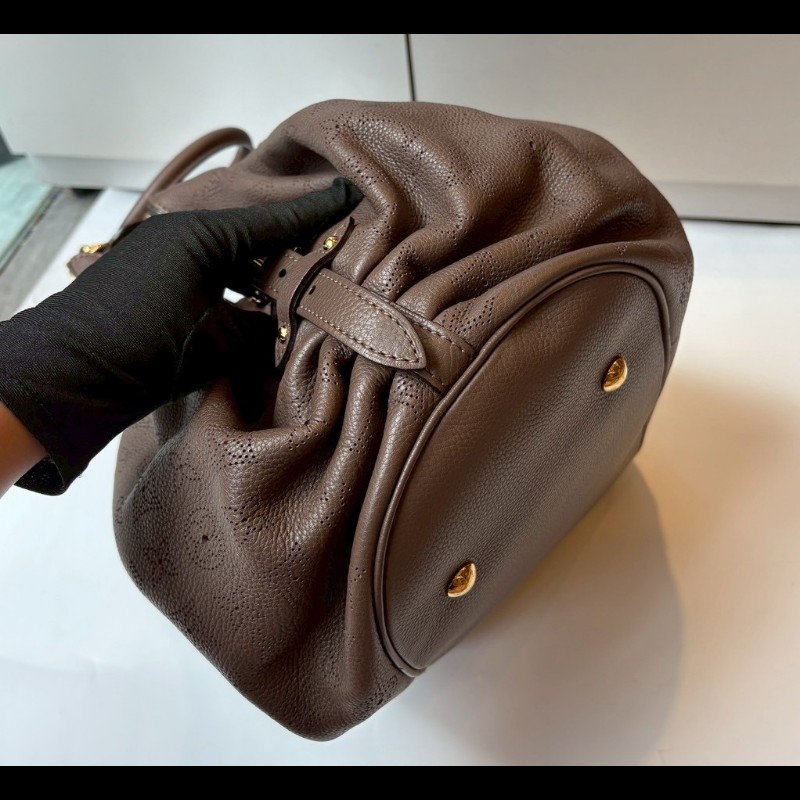 LV 巧克力色雷射洞洞字花皮革托特包 XL-11