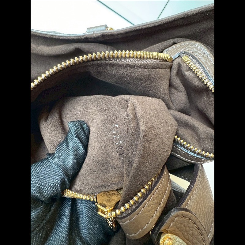 LV 巧克力色雷射洞洞字花皮革托特包 XL-17