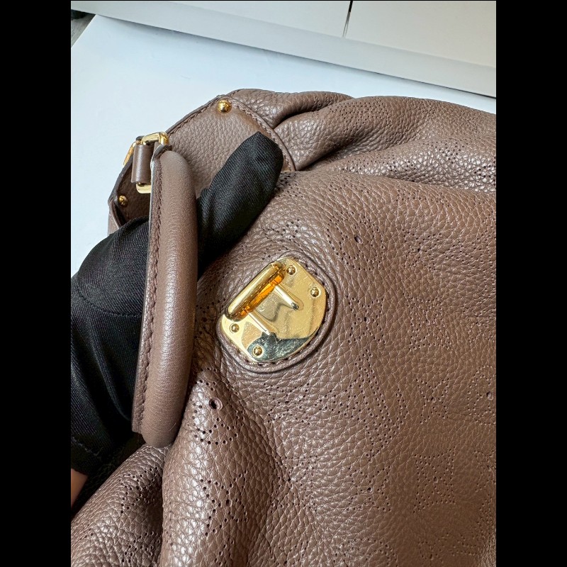 LV 巧克力色雷射洞洞字花皮革托特包 XL-24