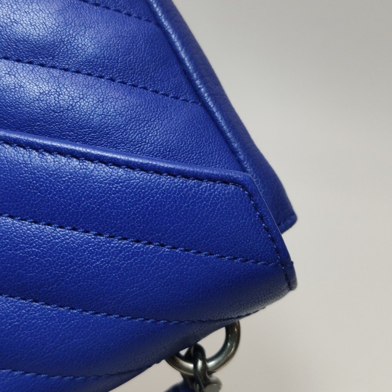 Saint Laurent College 迷你羊皮純色V紋絎縫YSL標誌斜挎包-16