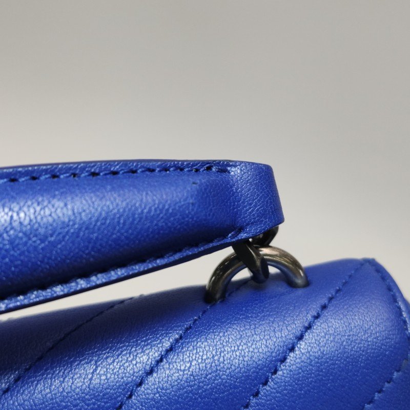 Saint Laurent College 迷你羊皮純色V紋絎縫YSL標誌斜挎包-17