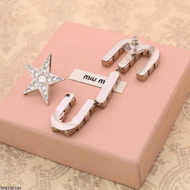 MIU MIU 不對稱星星耳環-3