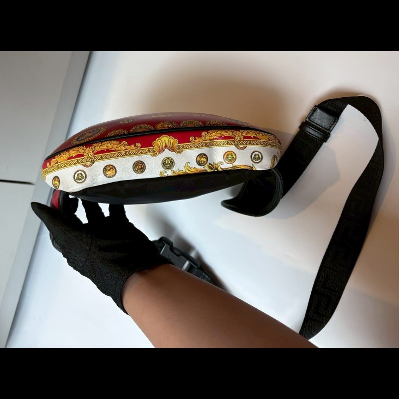 Versace 紅底金色彩繪皮革腰包-9