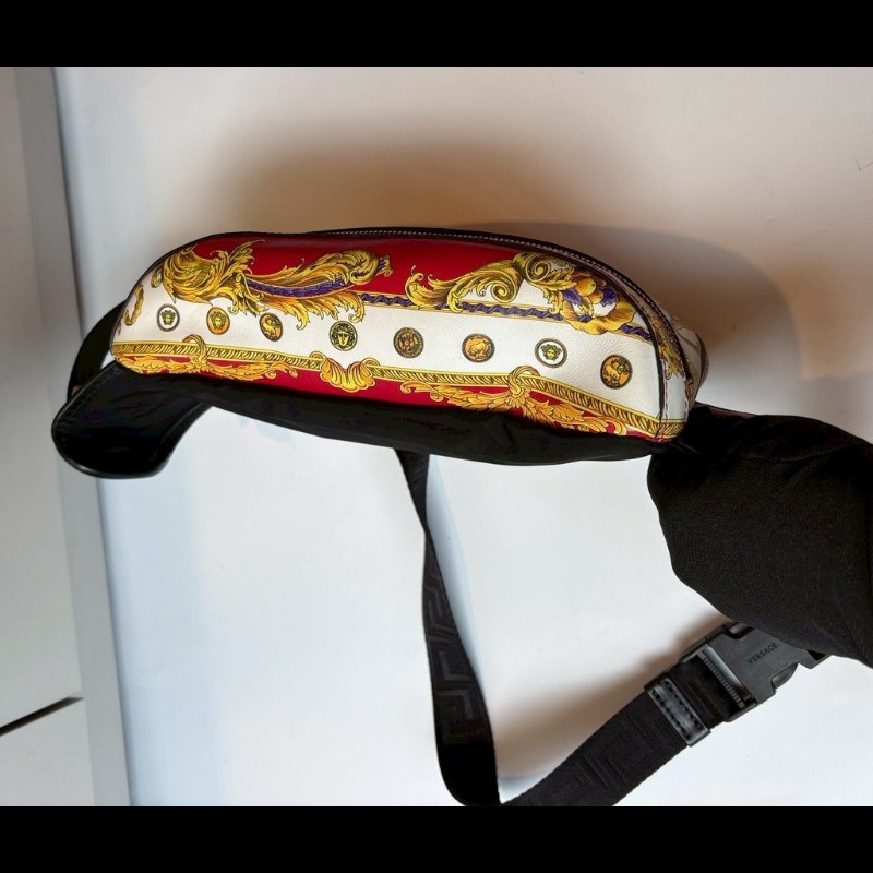 Versace 紅底金色彩繪皮革腰包-10