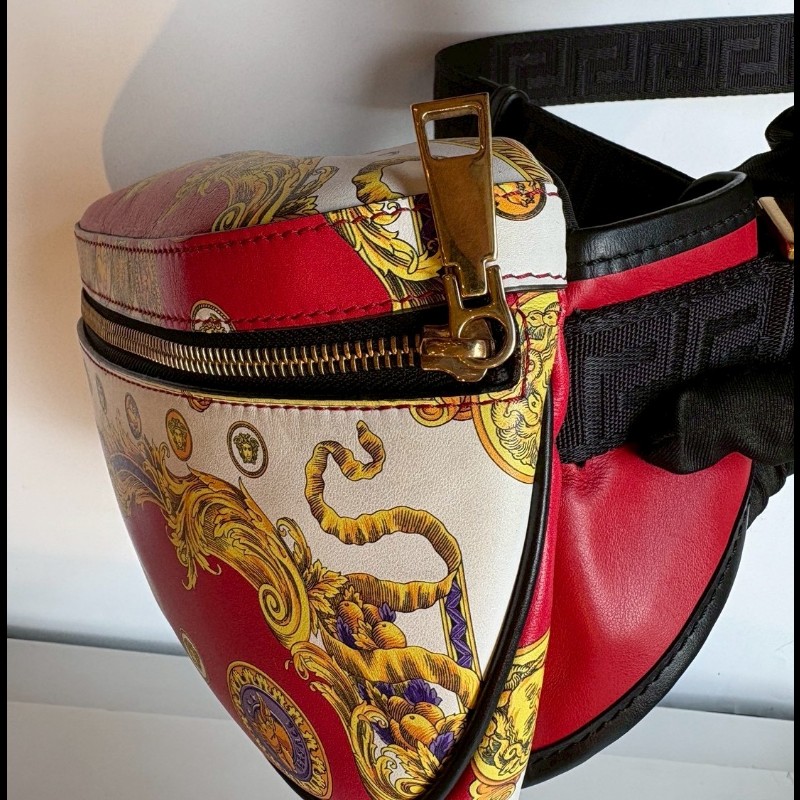 Versace 紅底金色彩繪皮革腰包-11