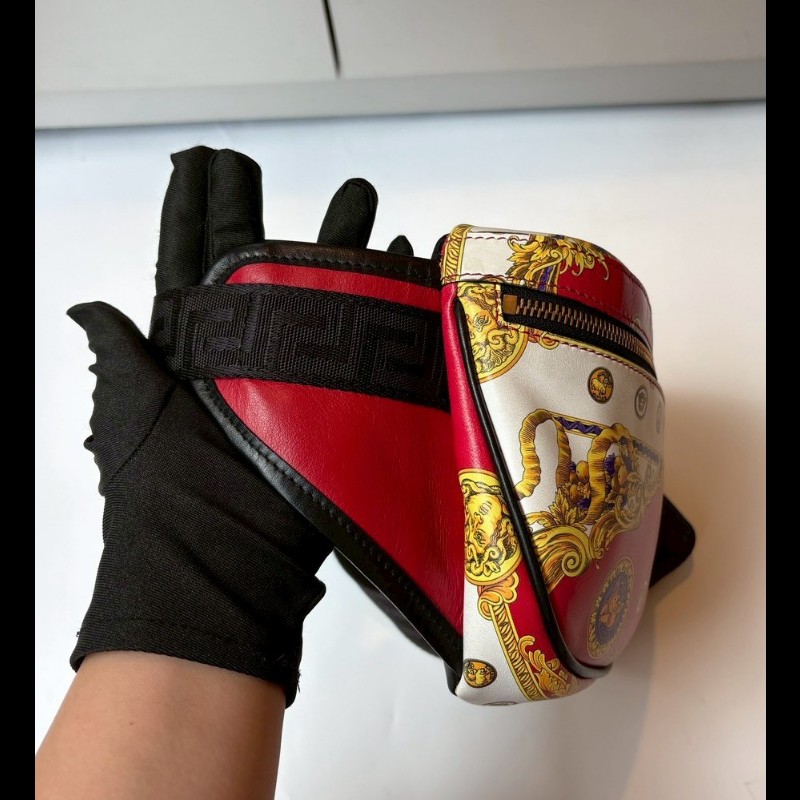 Versace 紅底金色彩繪皮革腰包-12