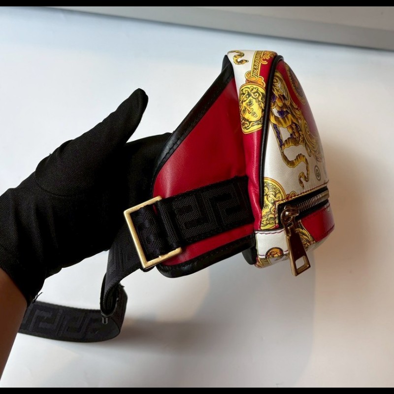 Versace 紅底金色彩繪皮革腰包-13