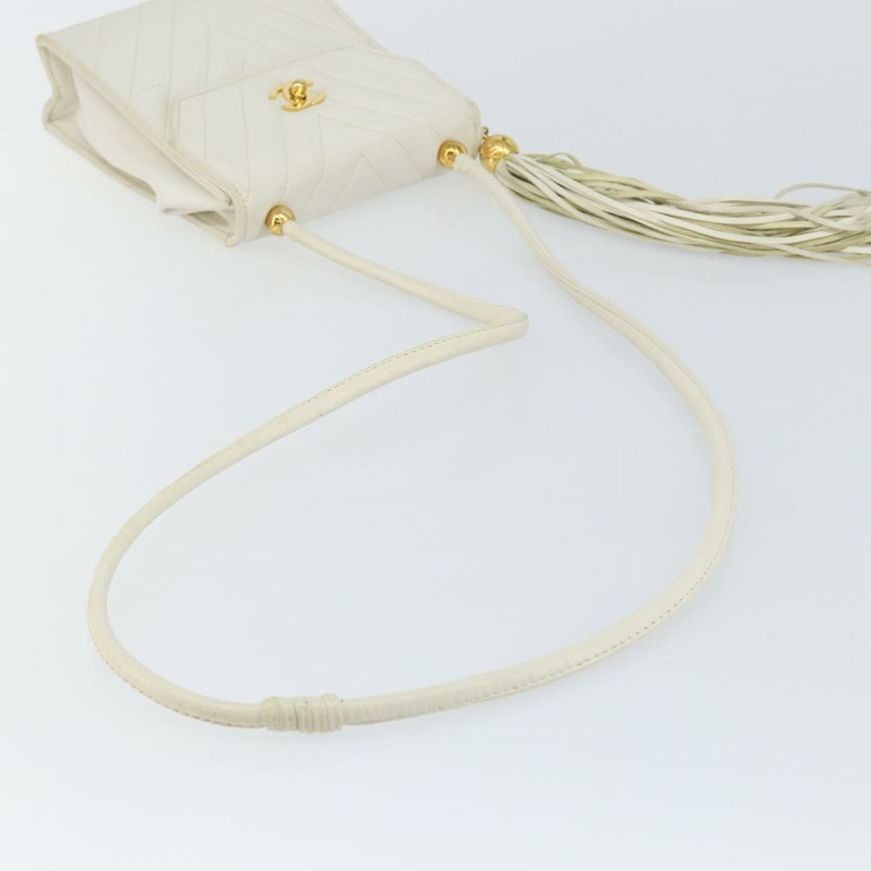 【日本直送】香奈兒 V 字縫線單肩包，羊皮，白色，金色，CC 標誌，正品編號 143656-6