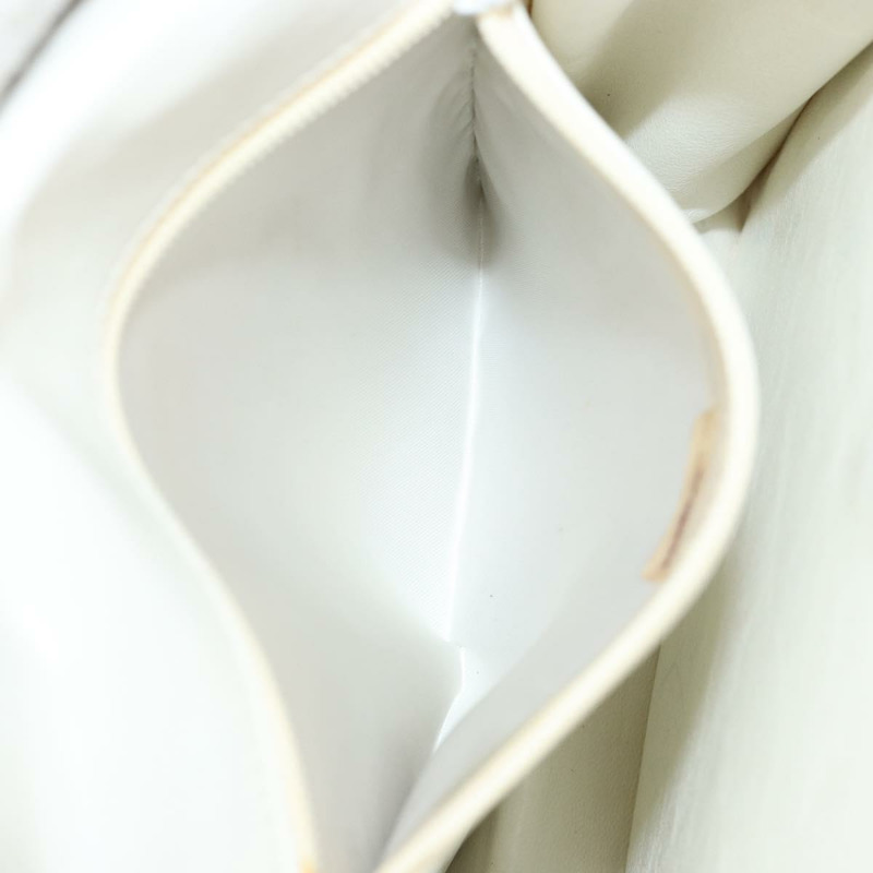 【日本直送】香奈兒 V 字縫線單肩包，羊皮，白色，金色，CC 標誌，正品編號 143656-22