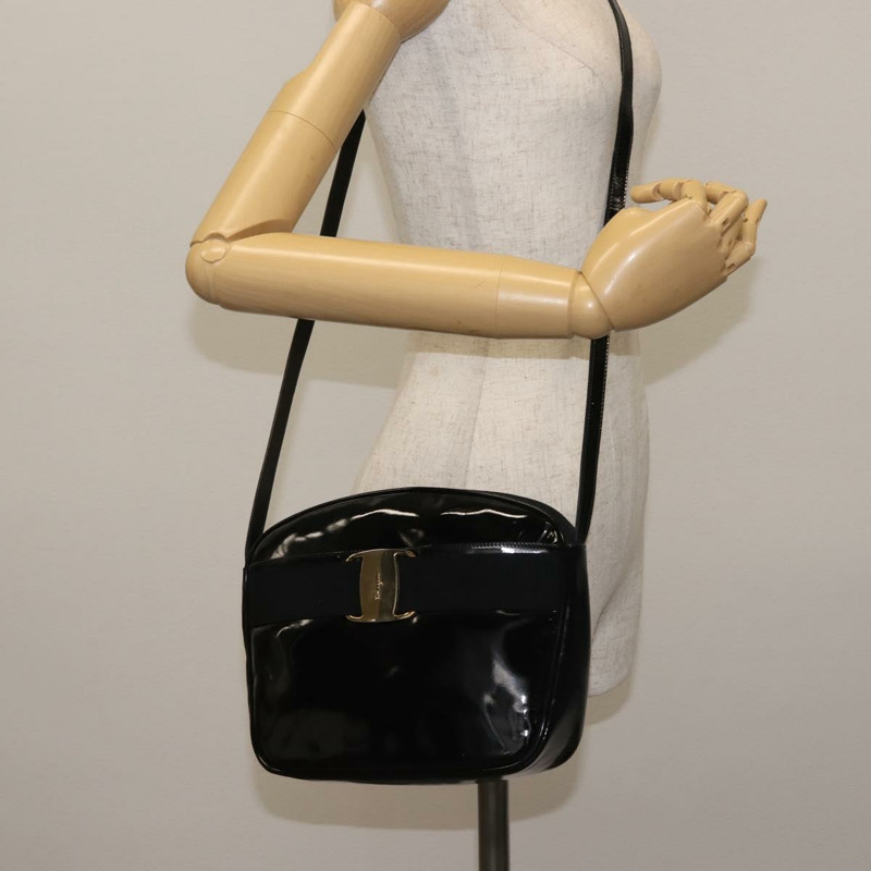 【日本直送】Salvatore Ferragamo Vala 單肩包 琺瑯黑金 正品 gh815-20