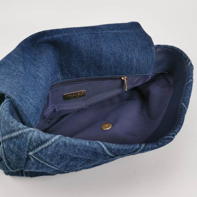 Chanel 19 Bag Maxi 牛皮牛仔布菱格絎縫穿皮雙扣單肩包-6