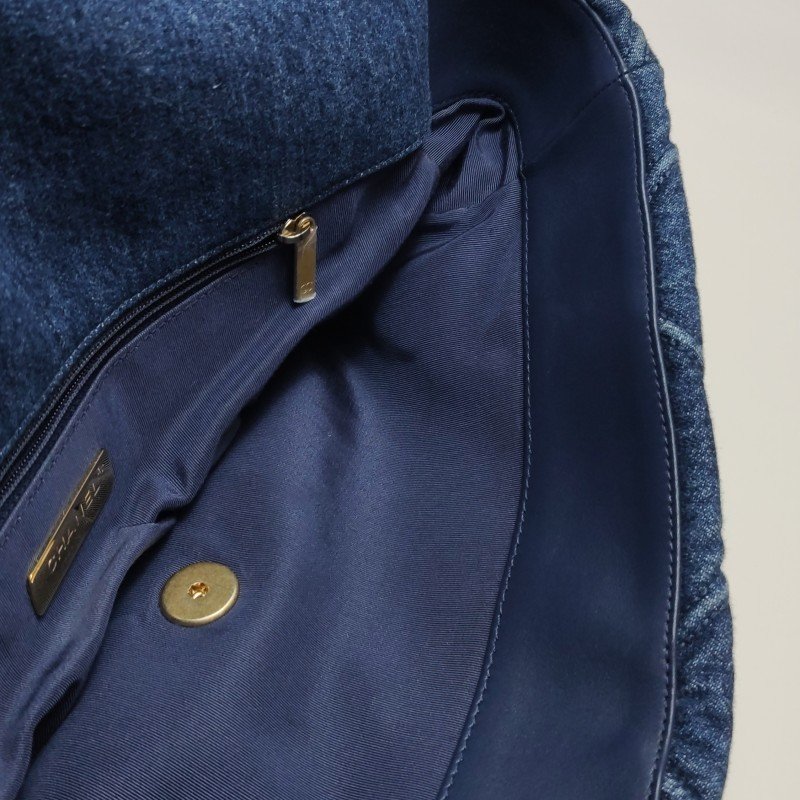 Chanel 19 Bag Maxi 牛皮牛仔布菱格絎縫穿皮雙扣單肩包-9