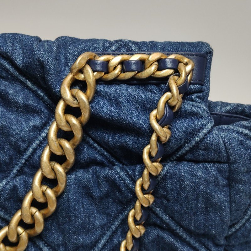 Chanel 19 Bag Maxi 牛皮牛仔布菱格絎縫穿皮雙扣單肩包-12