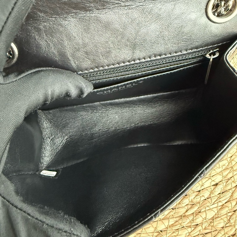 chanel 2.55黑銀褶皺牛皮鏈條包大mini 尺寸約20底長 年份：30開 附件：保卡-11