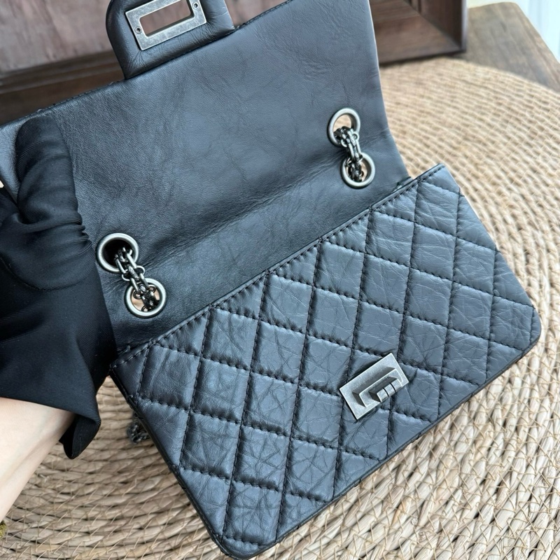chanel 2.55黑銀褶皺牛皮鏈條包大mini 尺寸約20底長 年份：30開 附件：保卡-12