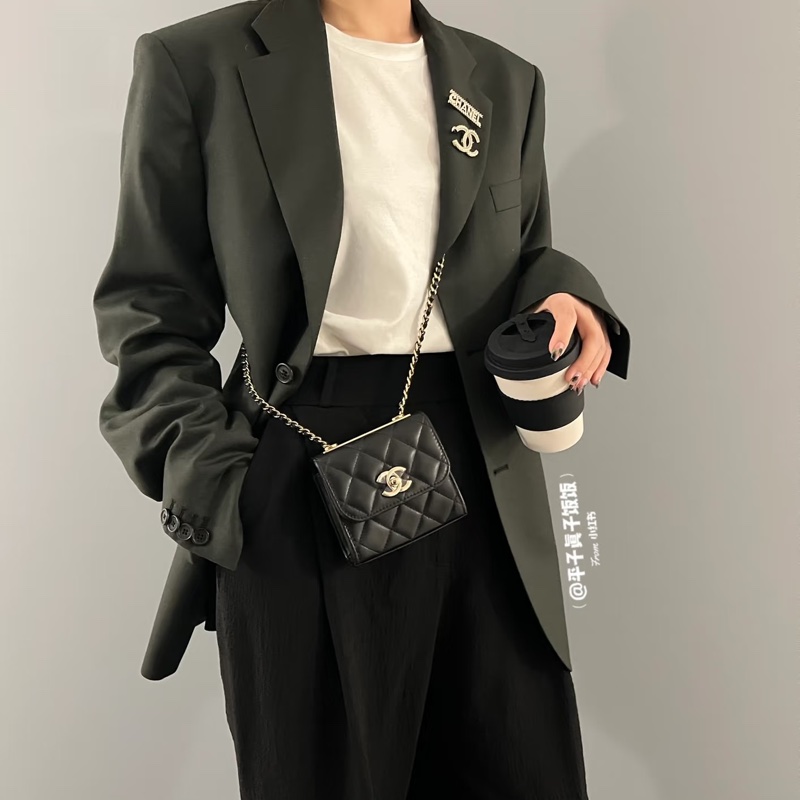 CHANEL 23A🪩工坊獅子水鑽-黑金鏈小方胖-5