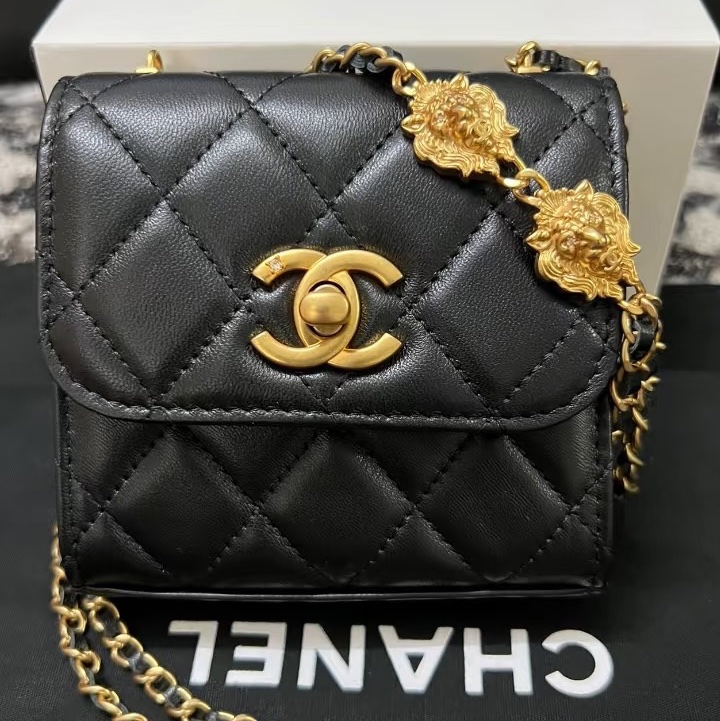 CHANEL 23A🪩工坊獅子水鑽-黑金鏈小方胖-9