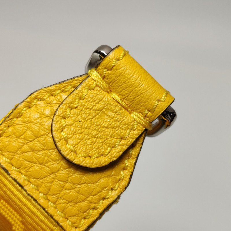 Fendi Peekaboo ISeeU XCross 牛皮純色扭鎖斜挎包單肩包-11