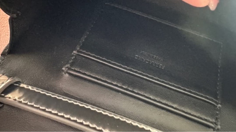 Ferragamo 銀色牛皮斜背包-7