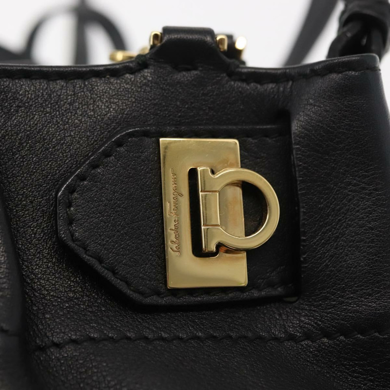 【日本直送】Salvatore Ferragamo Gancini 手提包 皮革 2way 黑色 金色 Auth 148032-17