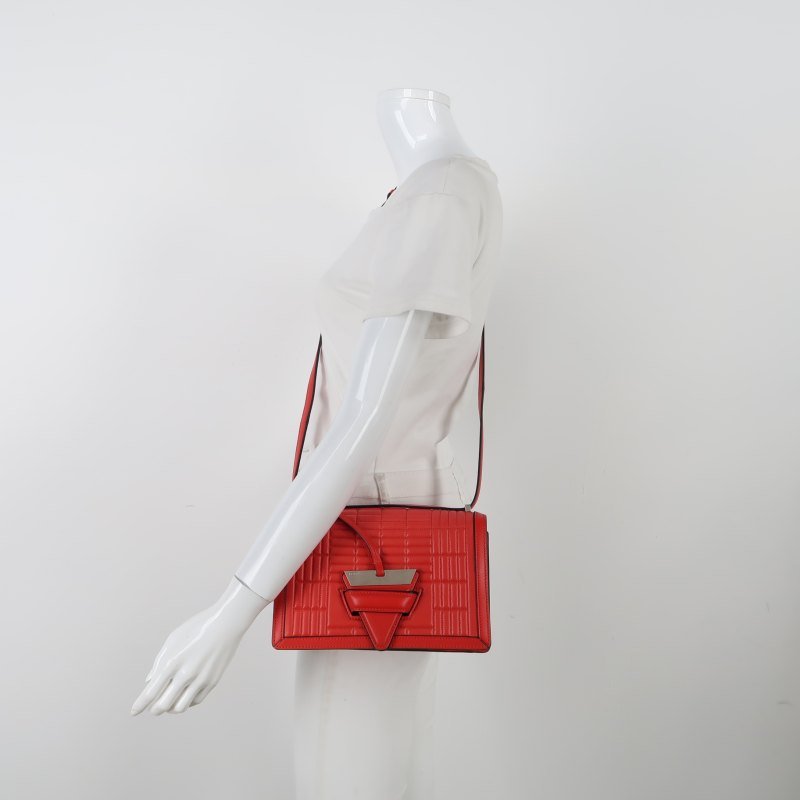 Loewe Barcelona 中號 羊皮純色三角形封扣斜挎包單肩包-1