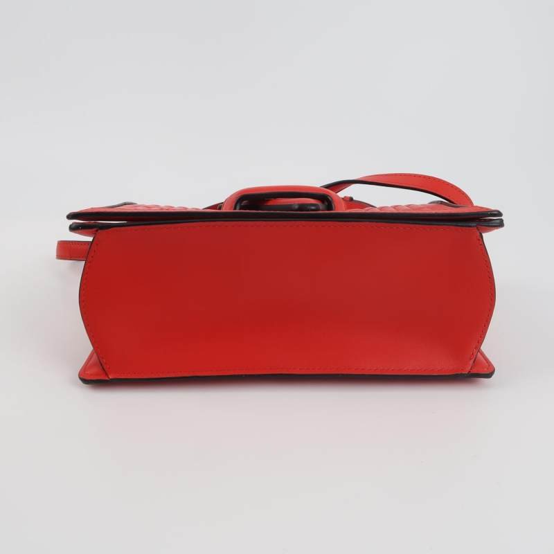 Loewe Barcelona 中號 羊皮純色三角形封扣斜挎包單肩包-5