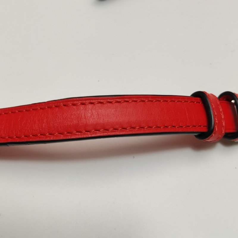 Loewe Barcelona 中號 羊皮純色三角形封扣斜挎包單肩包-11