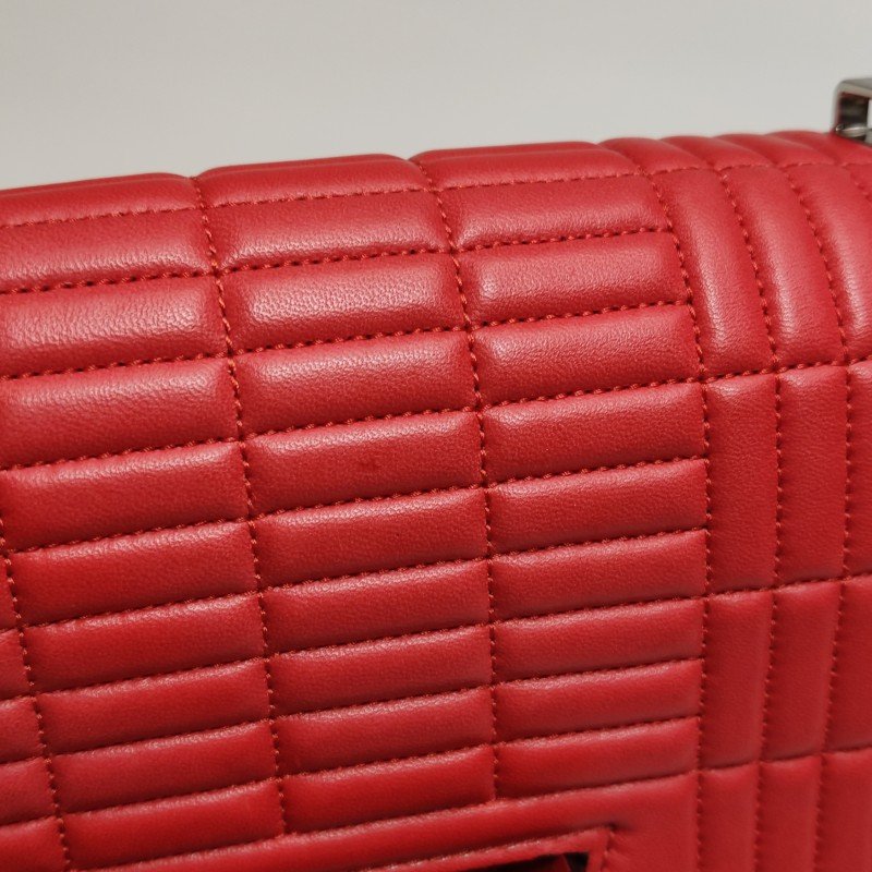 Loewe Barcelona 中號 羊皮純色三角形封扣斜挎包單肩包-16