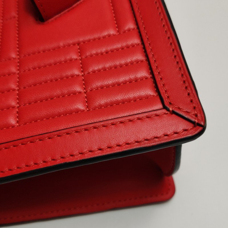 Loewe Barcelona 中號 羊皮純色三角形封扣斜挎包單肩包-18