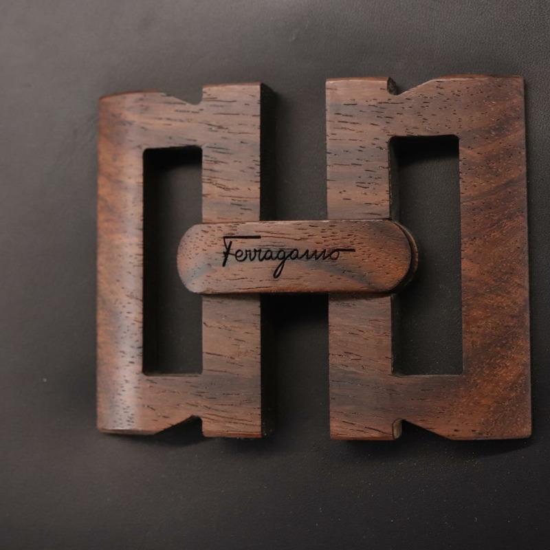 【日本直送】Salvatore Ferragamo 黑色金色皮革肩背包，正品 gh1111-9